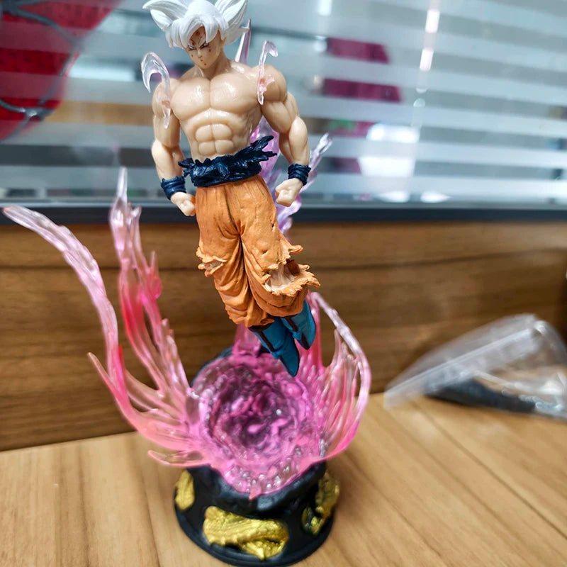 Figurine Goku Ultra Instinct 25cm