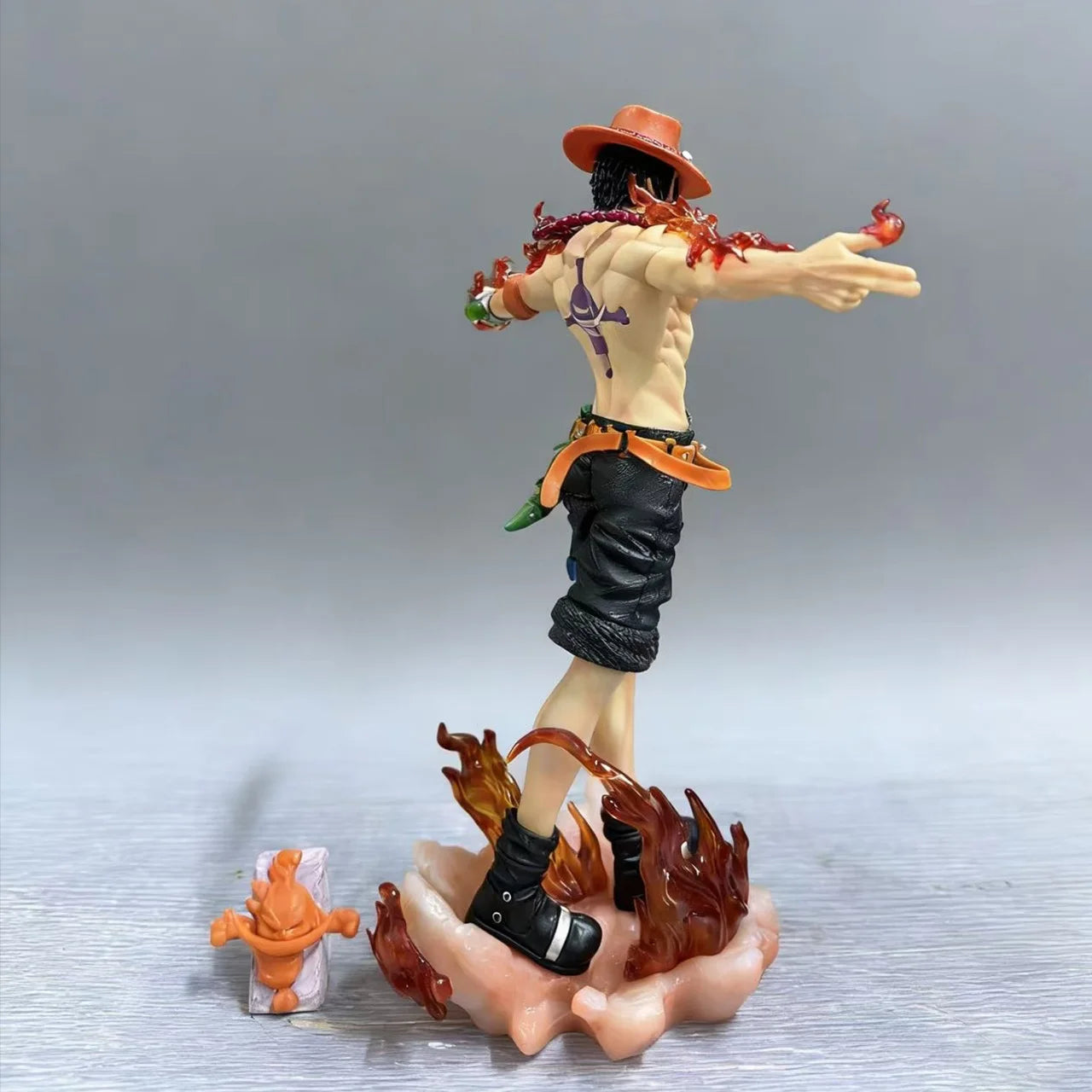 Figurine Ace 28cm